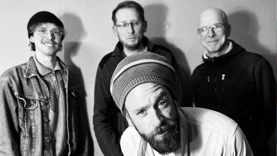 Eröffnung mit Mario and the Buccaneers